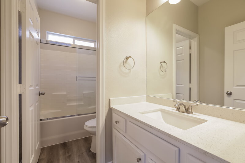 2,195/Mo, 5367 Flowing Spring St Las Vegas, NV 89122 Bathroom View