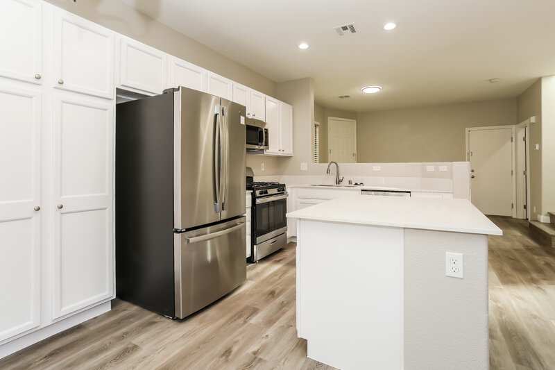 2,175/Mo, 6425 Raven Hall St North Las Vegas, NV 89084 Kitchen View