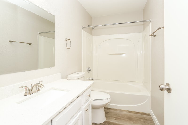 2,175/Mo, 6425 Raven Hall St North Las Vegas, NV 89084 Bathroom View