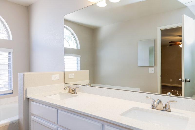 2,290/Mo, 816 Stillwater Ln Henderson, NV 89014 Main Bathroom View