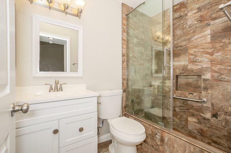 2,075/Mo, 5041 Wildroot Rd Las Vegas, NV 89130 Main Bathroom View