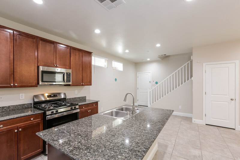 2,075/Mo, 10115 Mayflower Bay Ave Las Vegas, NV 89166 Kitchen View