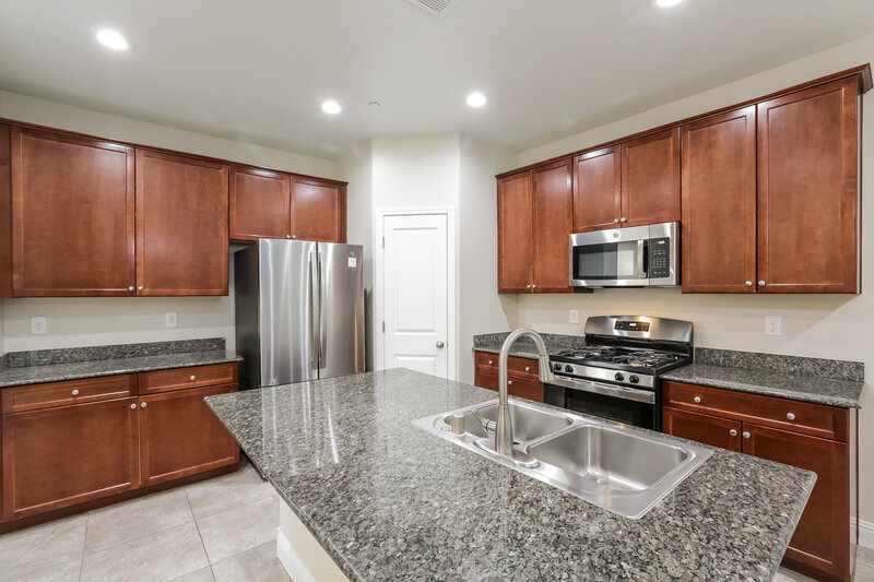 2,075/Mo, 10115 Mayflower Bay Ave Las Vegas, NV 89166 Kitchen View 2