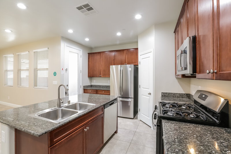 2,075/Mo, 10115 Mayflower Bay Ave Las Vegas, NV 89166 Kitchen View 3