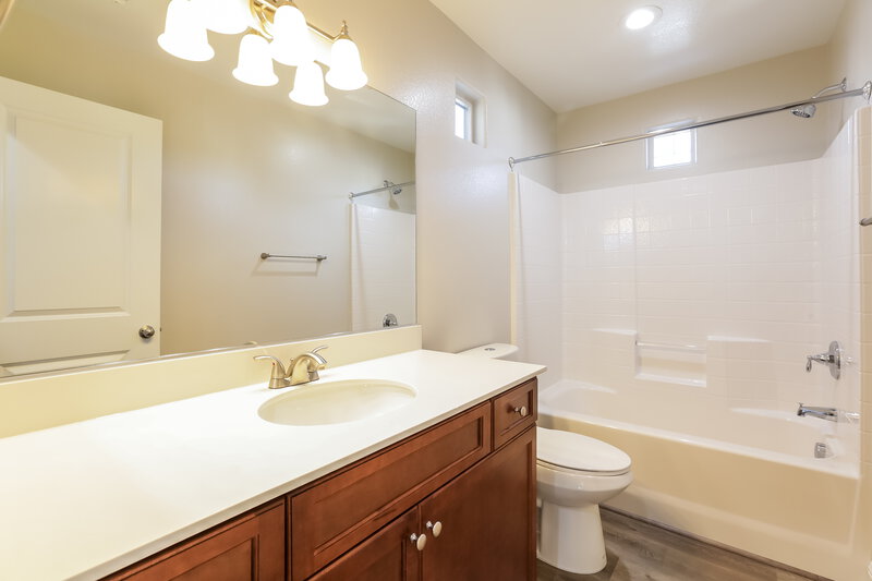 2,075/Mo, 10115 Mayflower Bay Ave Las Vegas, NV 89166 Bathroom View