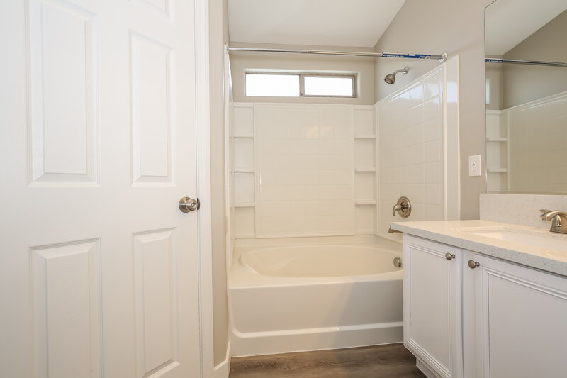 1,990/Mo, 3544 Ashford Grove Street Las Vegas, NV 89122 Main Bathroom View
