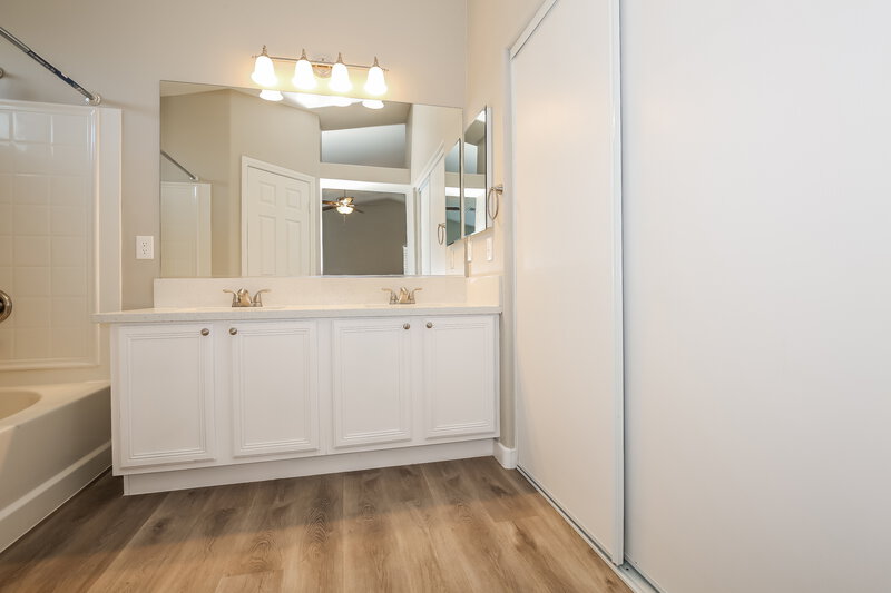 1,990/Mo, 3544 Ashford Grove Street Las Vegas, NV 89122 Main Bathroom View 2