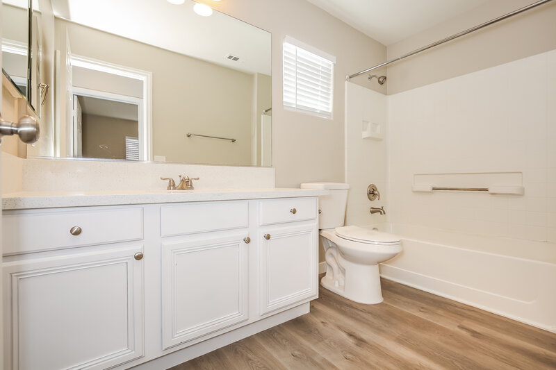 1,990/Mo, 3544 Ashford Grove Street Las Vegas, NV 89122 Bathroom View