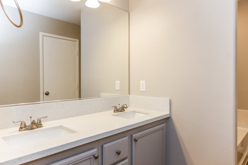 2,320/Mo, 8312 Oppenheimer St Las Vegas, NV 89139 Bathroom View