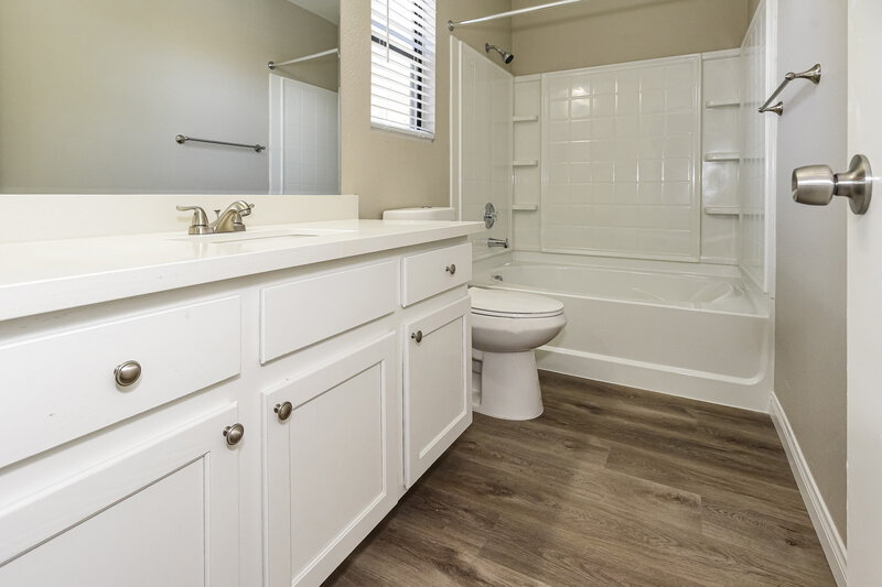 2,015/Mo, 2080 Club Crest Way Henderson, NV 89014 Main Bathroom View