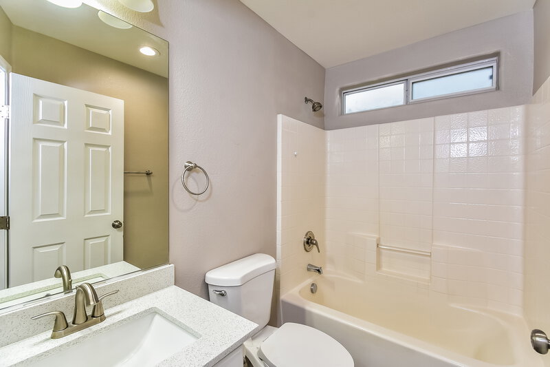 2,050/Mo, 6644 Weeping Pine Las Vegas, NV 89149 Bathroom View