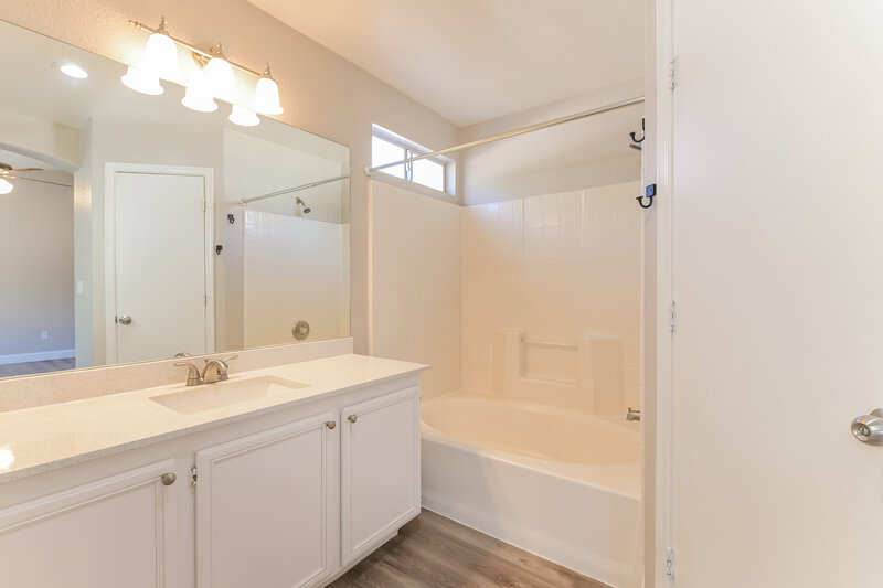 1,985/Mo, 655 Camp Hill Rd Henderson, NV 89015 Main Bathroom View