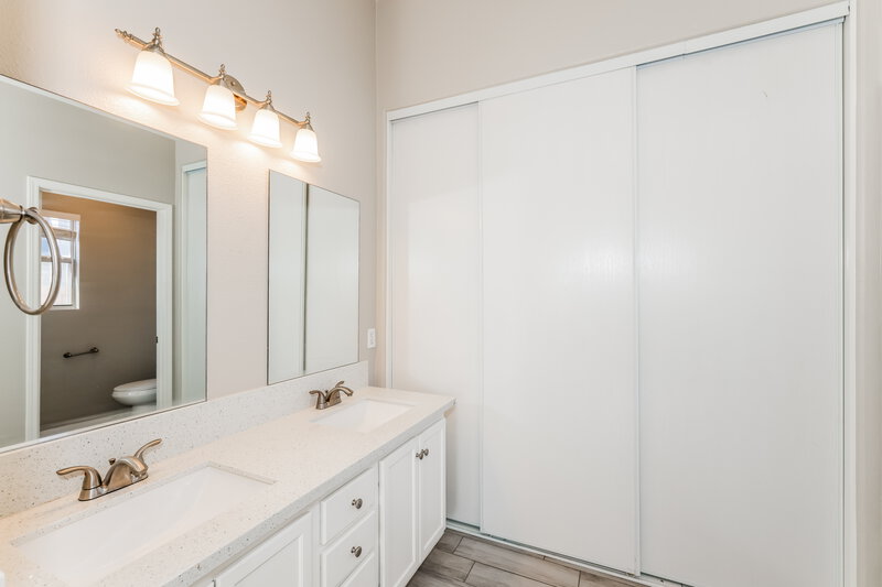 2,085/Mo, 601 Tobble Creek Ct Henderson, NV 89011 Main Bathroom View