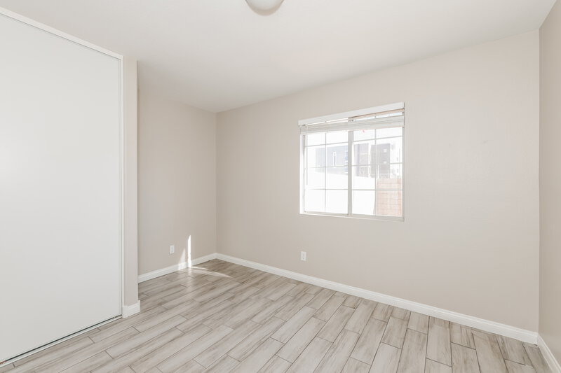 2,085/Mo, 601 Tobble Creek Ct Henderson, NV 89011 Bedroom View 2