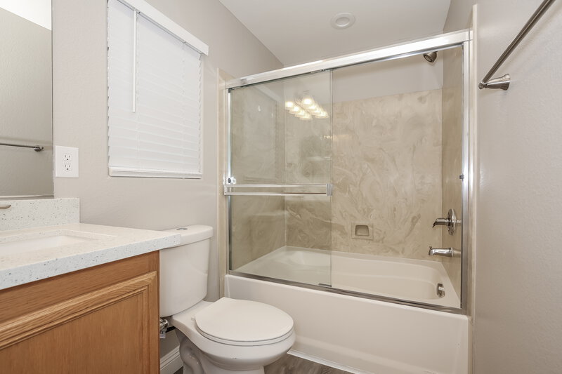 2,200/Mo, 124 Icy River Ave North Las Vegas, NV 89031 Bathroom View