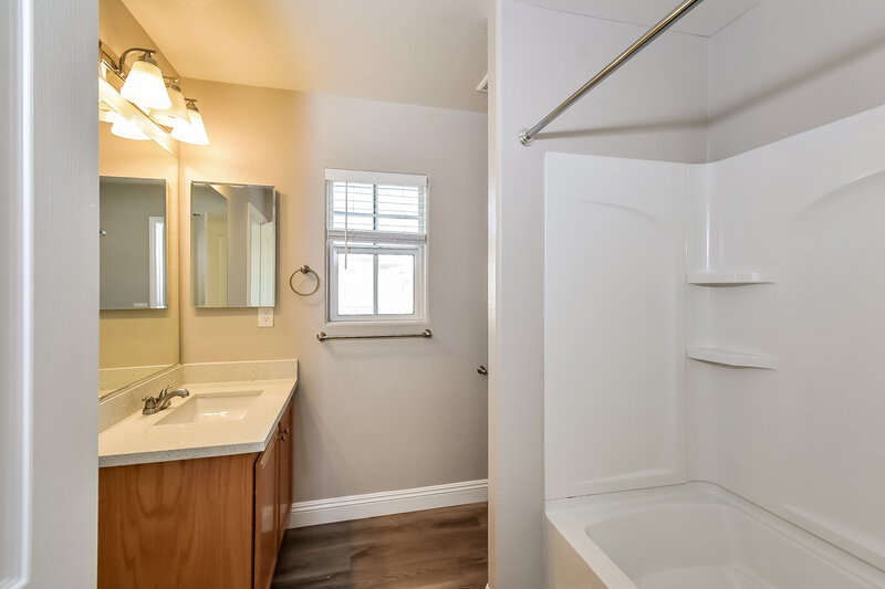 2,065/Mo, 124 Icy River Ave North Las Vegas, NV 89031 Bathroom View