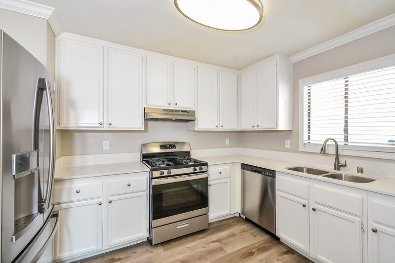2,145/Mo, 8612 Paddle Wheel Way Las Vegas, NV 89117 Kitchen View 2