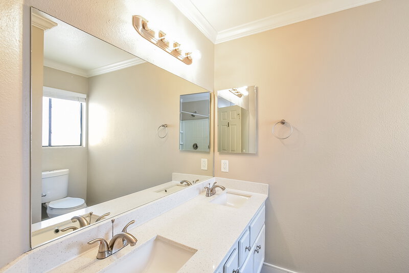 2,145/Mo, 8612 Paddle Wheel Way Las Vegas, NV 89117 Main Bathroom View