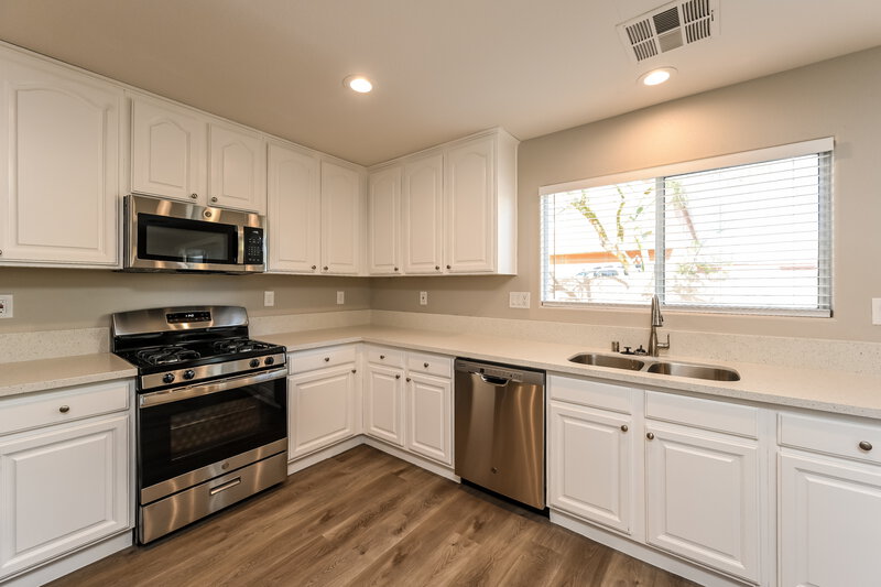 1,990/Mo, 7424 Scottish Castle Ave Las Vegas, NV 89113 Kitchen View 2