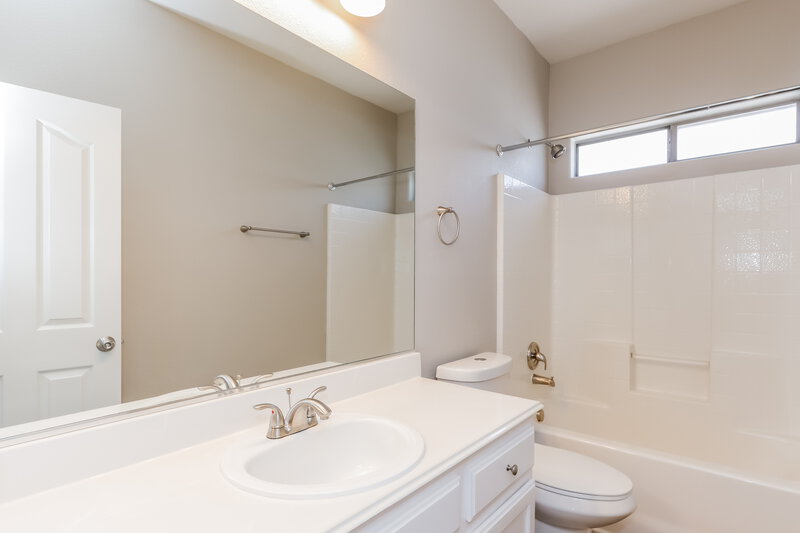 2,370/Mo, 128 Manor House Ave Las Vegas, NV 89123 Main Bathroom View