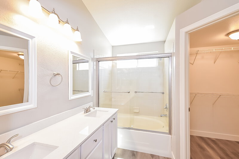 2,255/Mo, 7640 W Delhi Ave Las Vegas, NV 89129 Main Bathroom View