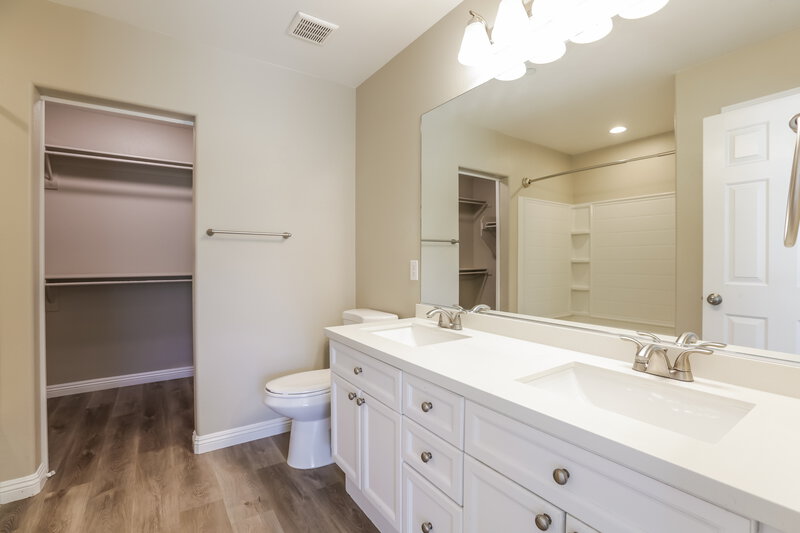 1,825/Mo, 7706 Unicorn Tapestry Court Las Vegas, NV 89149 Main Bathroom View