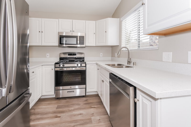 1,855/Mo, 5225 Panguitch Dr Las Vegas, NV 89122 Kitchen View 2