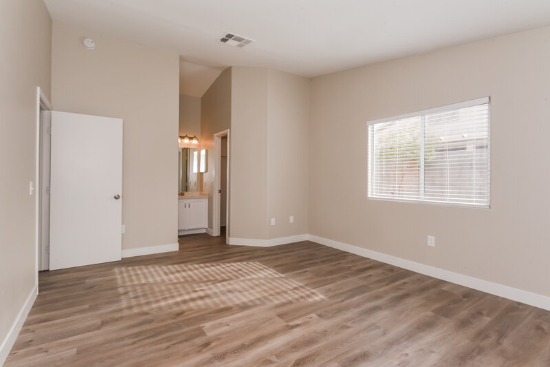 1,855/Mo, 5225 Panguitch Dr Las Vegas, NV 89122 Main Bedroom View