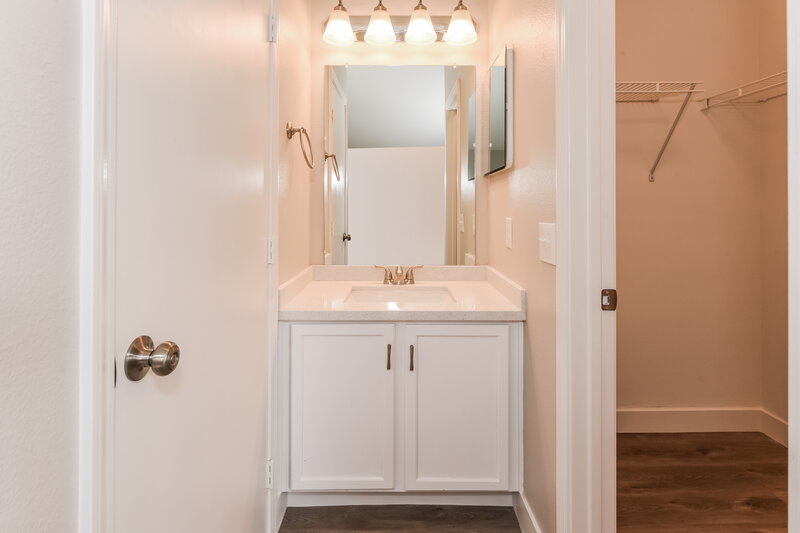 1,855/Mo, 5225 Panguitch Dr Las Vegas, NV 89122 Main Bathroom View