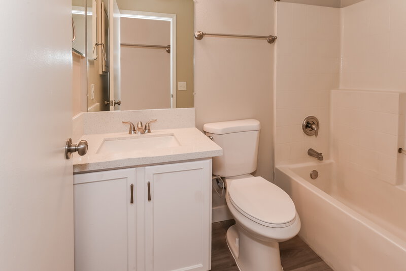 1,855/Mo, 5225 Panguitch Dr Las Vegas, NV 89122 Bathroom View