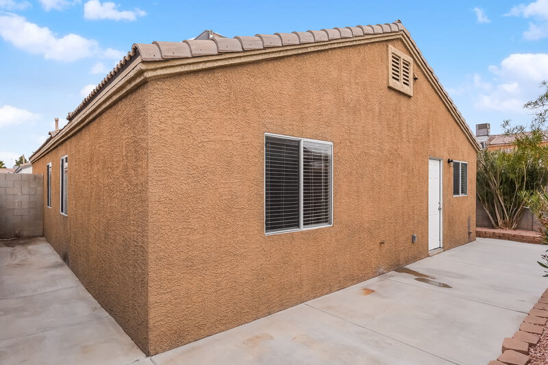 1,855/Mo, 5225 Panguitch Dr Las Vegas, NV 89122 Rear View 2