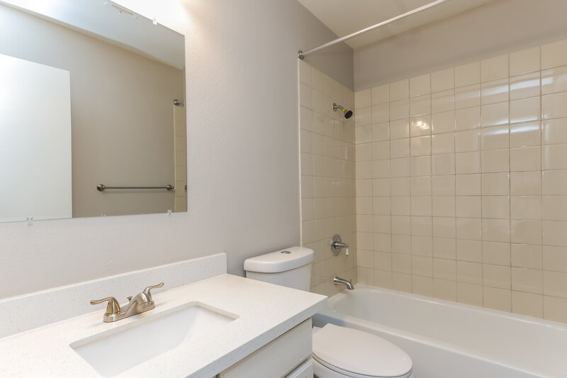 1,980/Mo, 1520 Santa Rosalia Dr North Las Vegas, NV 89031 Bathroom View