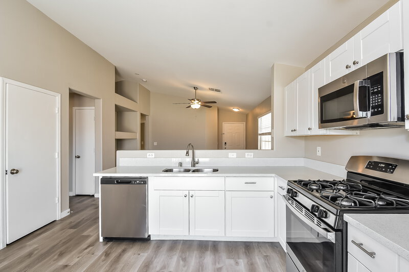 2,015/Mo, 5532 Eagle Claw AVE Las Vegas, NV 89130 Kitchen View 2