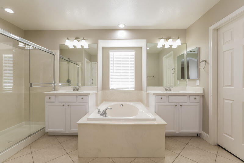 2,690/Mo, 8735 Le Agavi Ct Las Vegas, NV 89148 Main Bathroom View