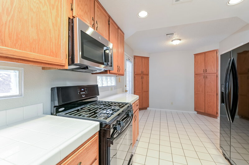 1,950/Mo, 1511 Plain Sight Ave Henderson, NV 89014 Kitchen View