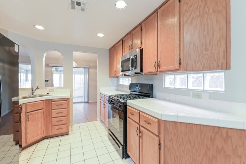 1,950/Mo, 1511 Plain Sight Ave Henderson, NV 89014 Kitchen View 2