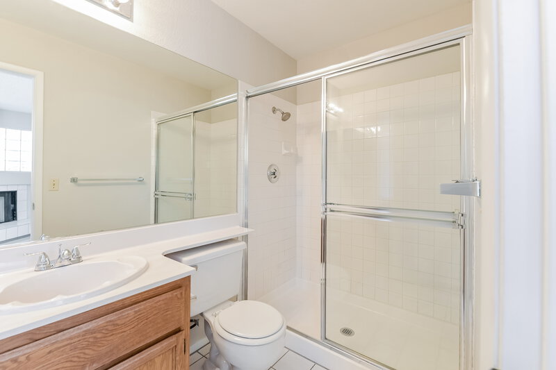 1,950/Mo, 1511 Plain Sight Ave Henderson, NV 89014 Main Bathroom View