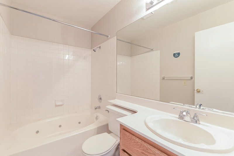 1,950/Mo, 1511 Plain Sight Ave Henderson, NV 89014 Bathroom View