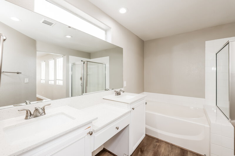 2,190/Mo, 76 Mandala Peak Ave Las Vegas, NV 89183 Main Bathroom View