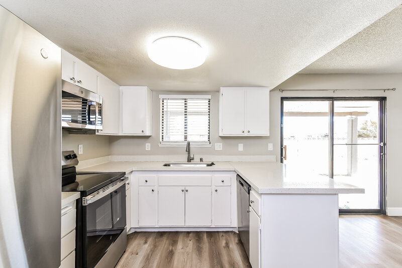 0/Mo, 3944 Grapefruit Cir Las Vegas, NV 89103 Kitchen View 2