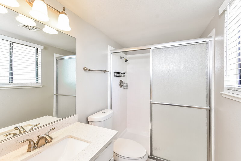 0/Mo, 3944 Grapefruit Cir Las Vegas, NV 89103 Bathroom View