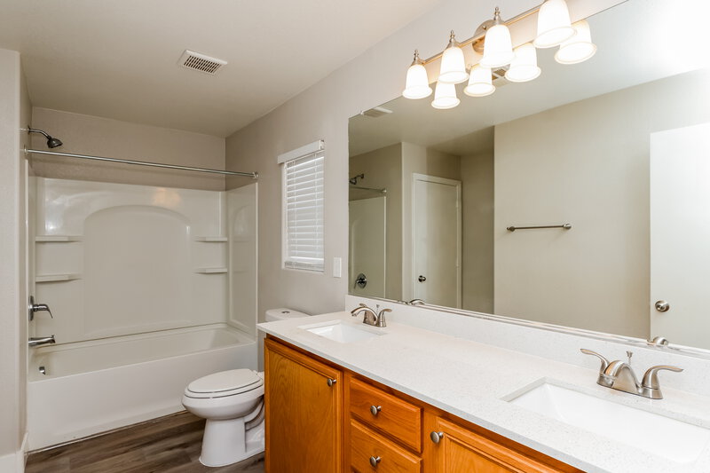 1,875/Mo, 228 Big Cliff Ave North Las Vegas, NV 89031 Main Bathroom View