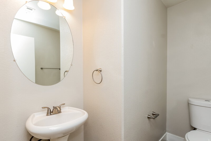 1,875/Mo, 228 Big Cliff Ave North Las Vegas, NV 89031 Bathroom View