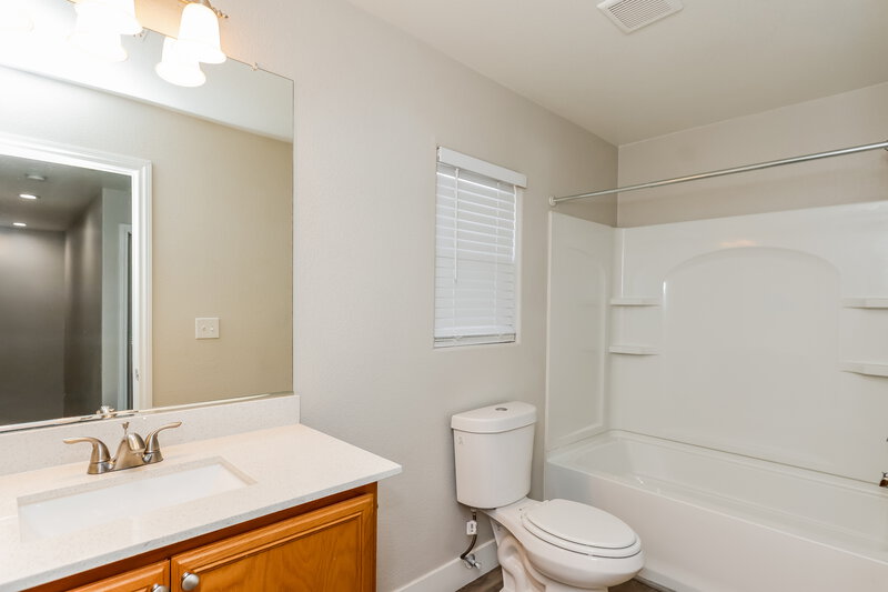 1,875/Mo, 228 Big Cliff Ave North Las Vegas, NV 89031 Bathroom View 2
