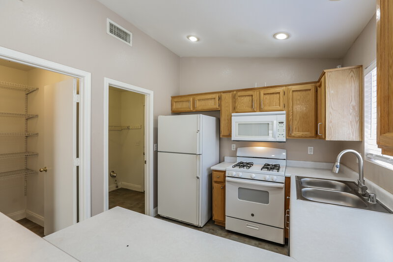 1,940/Mo, 9099 Lava Bluff Ct Las Vegas, NV 89123 Kitchen View