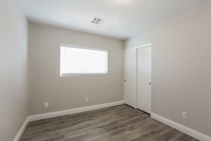 2,355/Mo, 6218 Lone Cypress Ct Las Vegas, NV 89141 Bedroom View 2