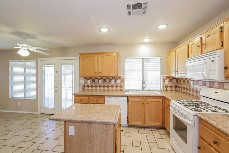 2,520/Mo, 55 Tanglewood Dr Henderson, NV 89012 Kitchen View 2