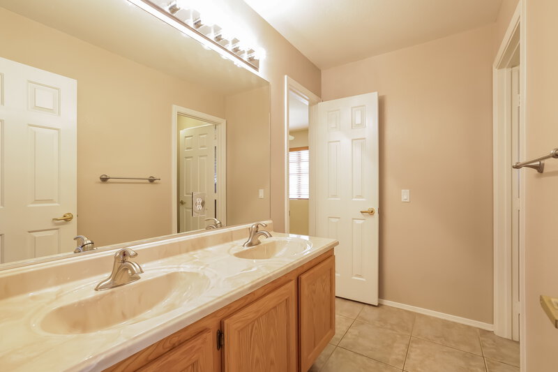 2,520/Mo, 55 Tanglewood Dr Henderson, NV 89012 Bathroom View