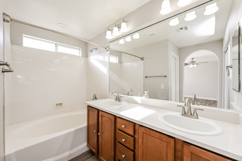 2,305/Mo, 7967 Carmel Heights Ave Las Vegas, NV 89178 Main Bathroom View