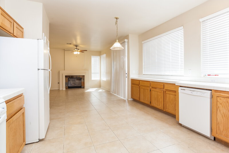 2,560/Mo, 2413 Bloomington Dr Las Vegas, NV 89134 Kitchen View